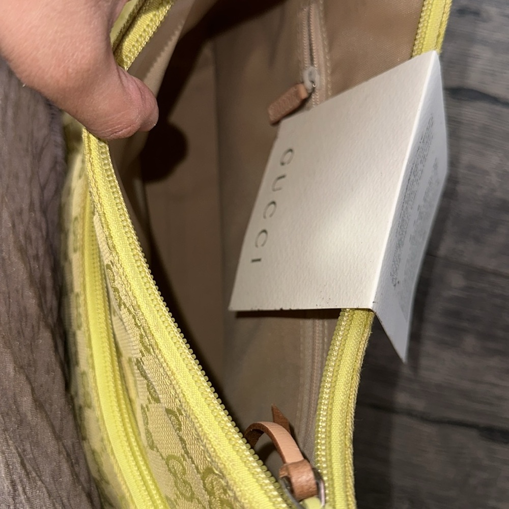 Beautiful Yellow Gucci Purse - Picture 3 of 5